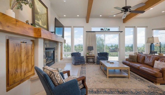 Remodeled, Hot Tub, Amazing Views, Great Location