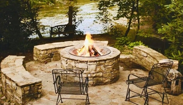 Riverbend Waterfront Cabin-Fishing-Hot Tub-Gated