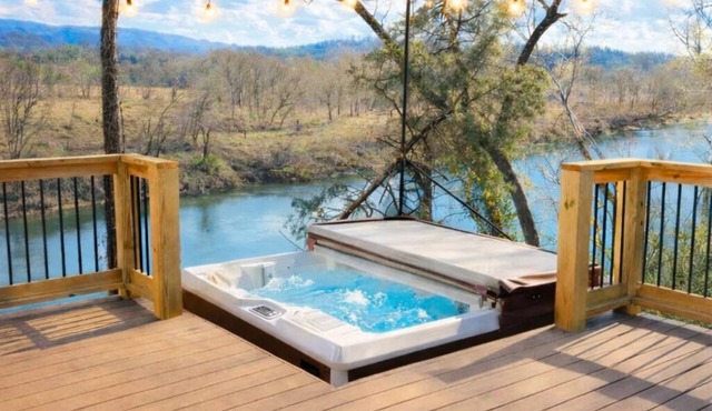 Riverfront Home Hot Tub Pool Table Putting Green Pac-Man