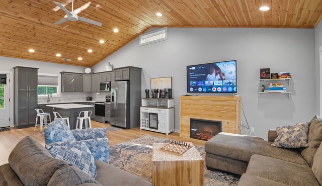 Rockshore Escape: Smith Lake Haven, Private Dock, Fire Pit and Ultimate Serenity