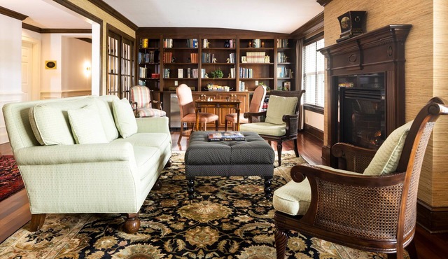 Romantic Club Suite | Window Seat & Fireplace