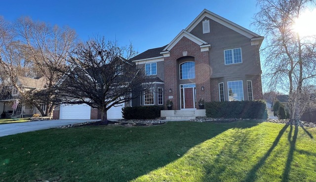 Royal Oaks Manor - Refined Comfort in Shoreview, Minnesota