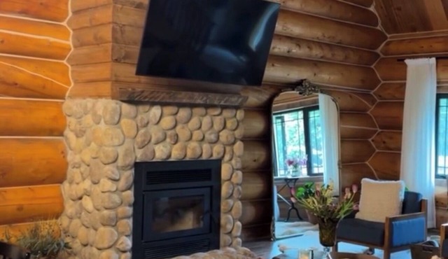 Rustic Luxury Log Cabin Lodge Cozy Fireplace Peaceful Retreat in Delta Junction