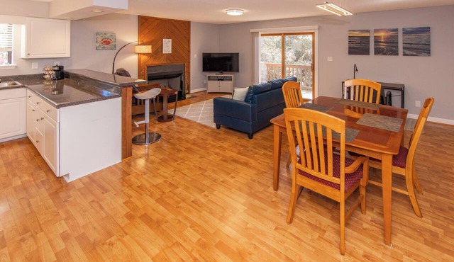 Shore Breakaway Condo - Monthly Rental - Chic's Beach