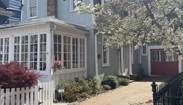 Sophisticated Charmer with Parking & Views of the USNA Chapel Dome