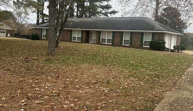 Spacious 4-bedroom house in lakefront subdivision on one and a half acres