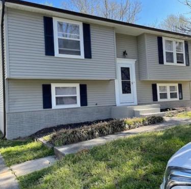 Spacious 4BR - 10 Min to Uptown - Yard - Pets OK