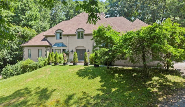 Spacious 7-bedroom mansion in Atlanta Georgia