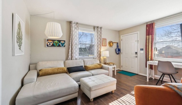 Spacious and stylish 10 minutes to Broadway.