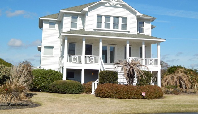 Spacious, custom built sound front home with pool