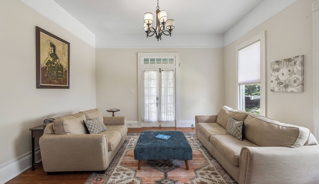 Spacious Midtown Home, Walk to Mardi Gras, Pets Ok