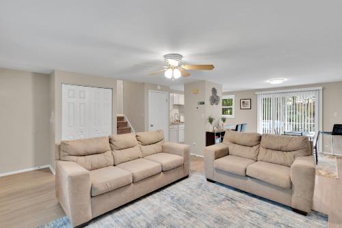 Spacious Uptown 3BR - Game Room - Deck - Kingbed