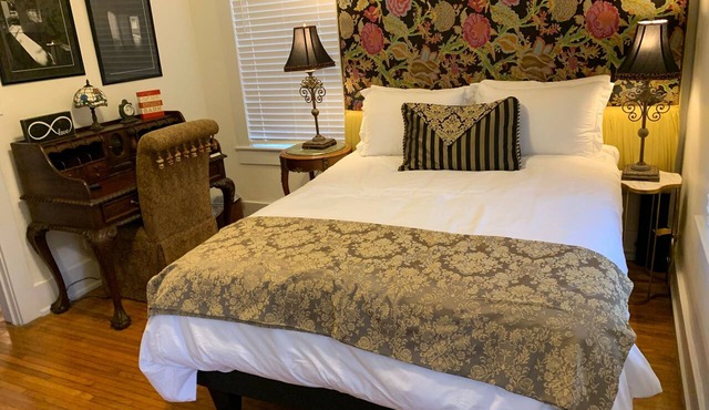 Stay in the Heart of Midtown Mobile | Pet Friendly