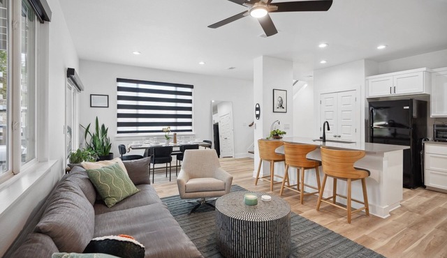 Stevies Place - Point Venture