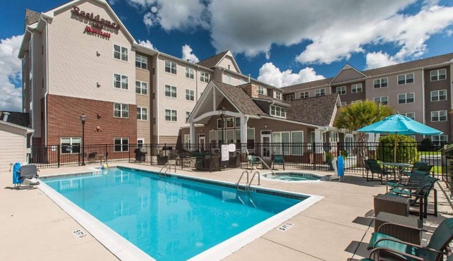 Studio w/Kitchen | Free Breakfast & Parking