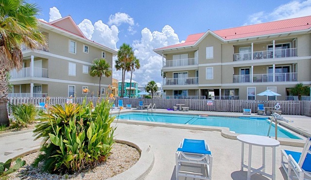 Studio with a patio, pool access, and central AC - snowbird friendly