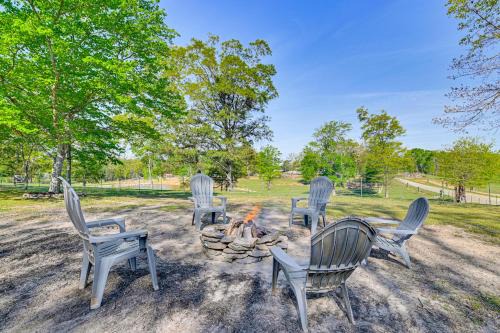 Surrounding Pasture Views! Peaceful Escape in Iuka