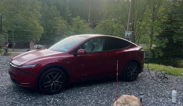 Tesla Camp, Riverside, Hot Tub & Mountain Views