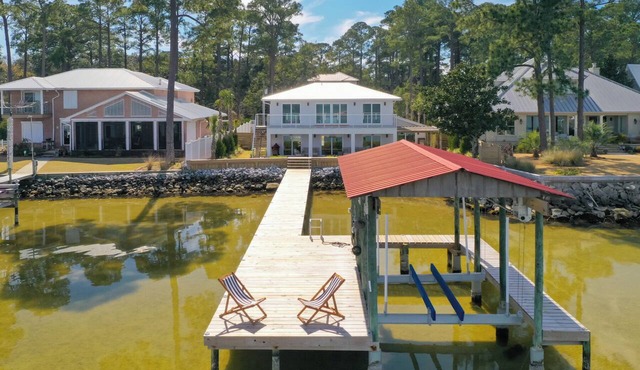 THE BAYFRONT HAVEN Private Dock Sauna Pet-Friendly Luxury Destin 30A Retreat