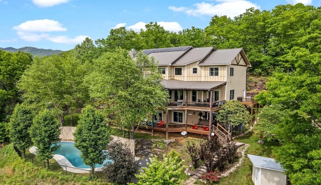 The Majestic (Large Private Seasonal Pool)