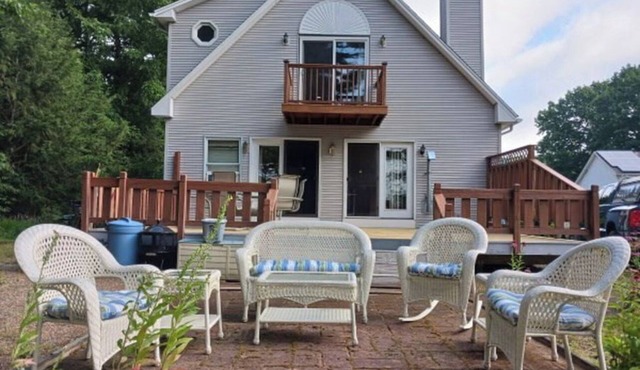 Thompson Lake Cape Cod, direct lake front with private lake dock. in Palmer