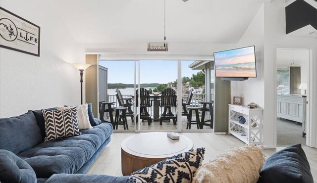 Top Floor Lake Views, Loft Space & Private Deck Retreat at the 12mm