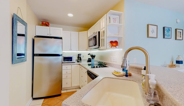 Town of Dewey Beach condo with pool and tennis court - minutes from the sand