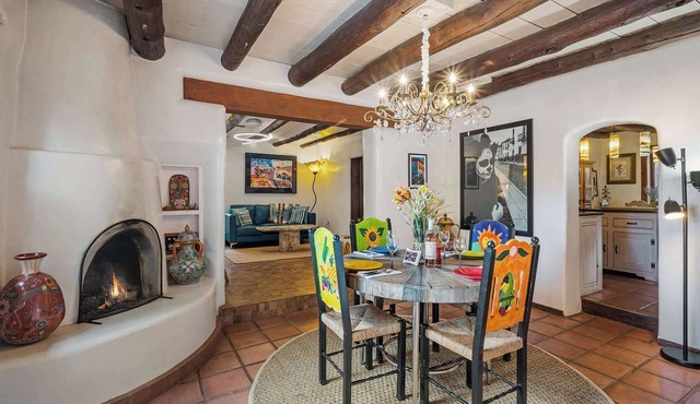 Tranquil Tesuque Retreat With Kiva Fireplace