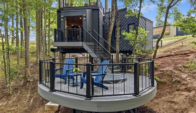 Treehouse Luxury at Swallow's Nest | Hot Tub + Fire Pit | Ultimate Getaway