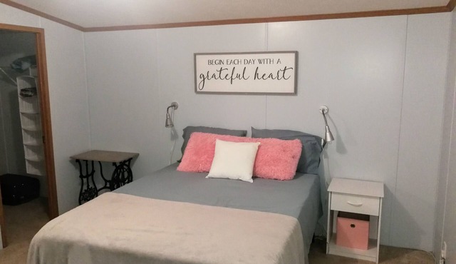 Two Bedroom less than 10 minutes to Sunset Beach - Pet Friendly!