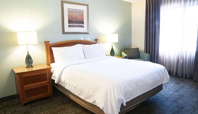 TWO Bright Suites with Full Kitchen | Free Breakfast | Pool | Pets Allowed