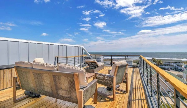Two SeaView Lux Suites | 10BR w/Elevator-Sleeps 32