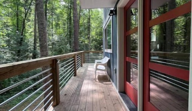 Unique Container Home 15 min to Asheville – Walk to Warren Wilson, Pet Friendly!
