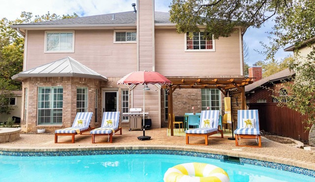 Upscale Escape Pool, Hot Tub, Game Room, Firepit