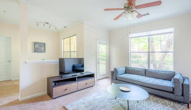 Viagem Durham Spacious 1BR with Patio