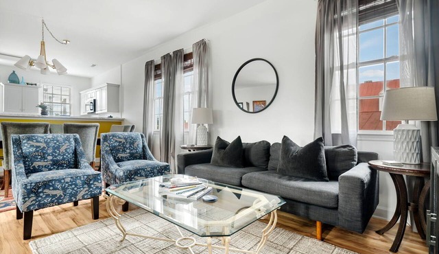 Vibrant | Private Patio | Dreamcatcher Suite B