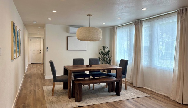 Walk Downtown + Beach King Beds Family-Friendly