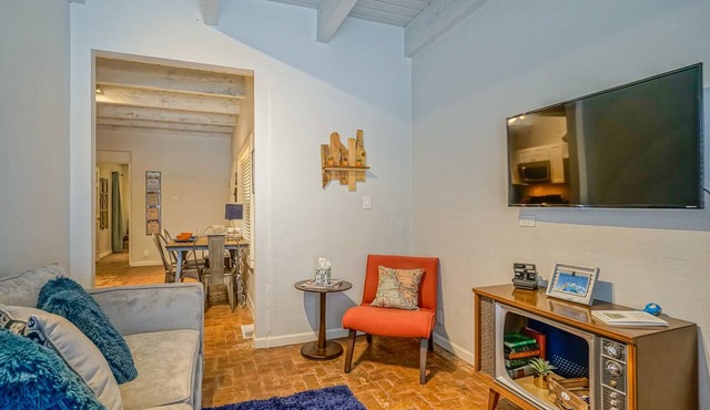 Walk to Old Town -2BR 2BA, bottom floor