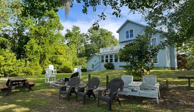 Waterfront River House on Brices Creek, New Bern