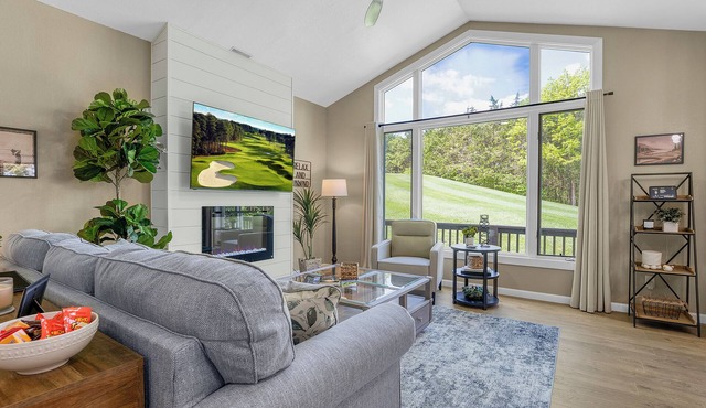 We’re #1 - Tee Box! Charming Cottage nestled in the heart of Old Kinderhook!
