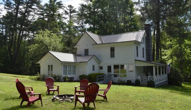 Whittle Pines-4BR/3.5 baths Walk to town. ALSO LISTED FOR SALE