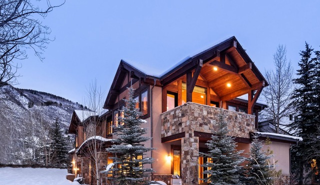 Winter or Summer Large Family Home - Walk to Gondola or Aspen Village Ammenities