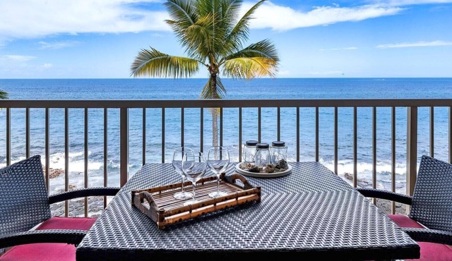 WOW! Lovely Kona Reef Direct Oceanfront Condo-Top Floor, Gorgeous Sunsets & A/C