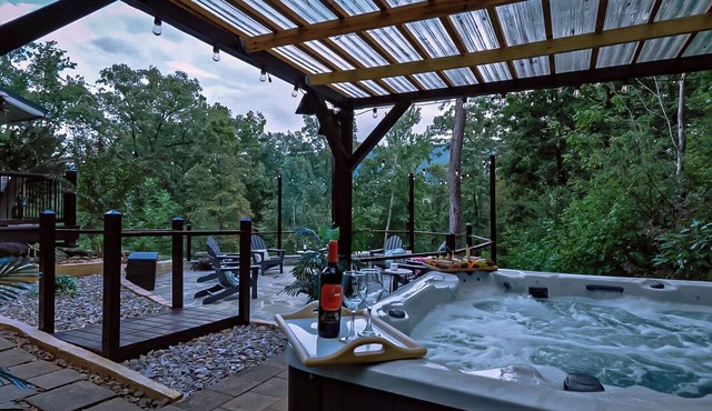 ZEN Family Retreat Villa Hot Tub FirePit Fenced Yard Dog-Centric EVCharger Games