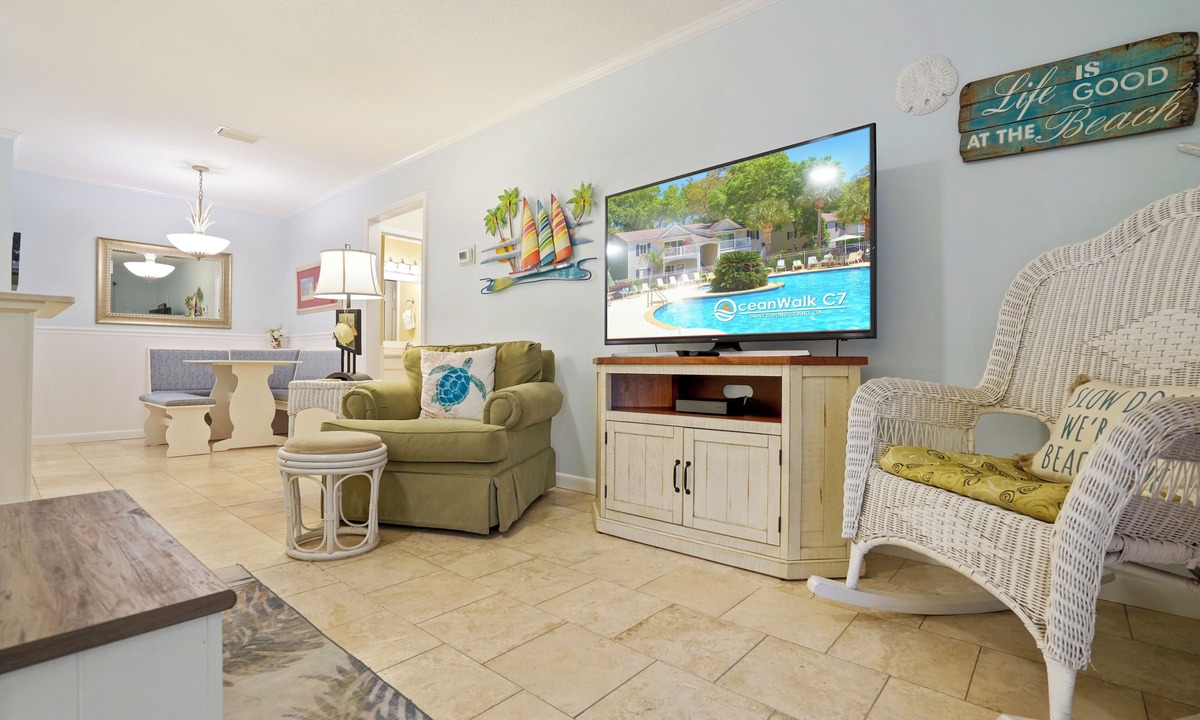 Demere Park Condo | 1BR Ground Floor Condo with Screened-in Porch! Reduced rates for August!