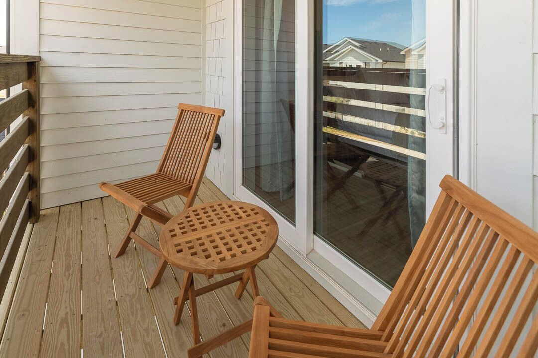 Corolla Light Condo | Swell | Walk to the Beach | Hot Tub, Dog Friendly, and Community Pool