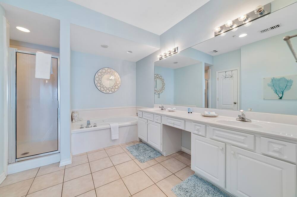 Photo of Bathroom in Orange Beach East