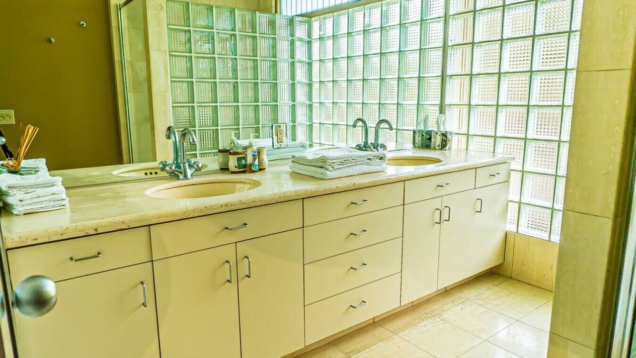 Photo of Bathroom in Kahaluu-Keauhou