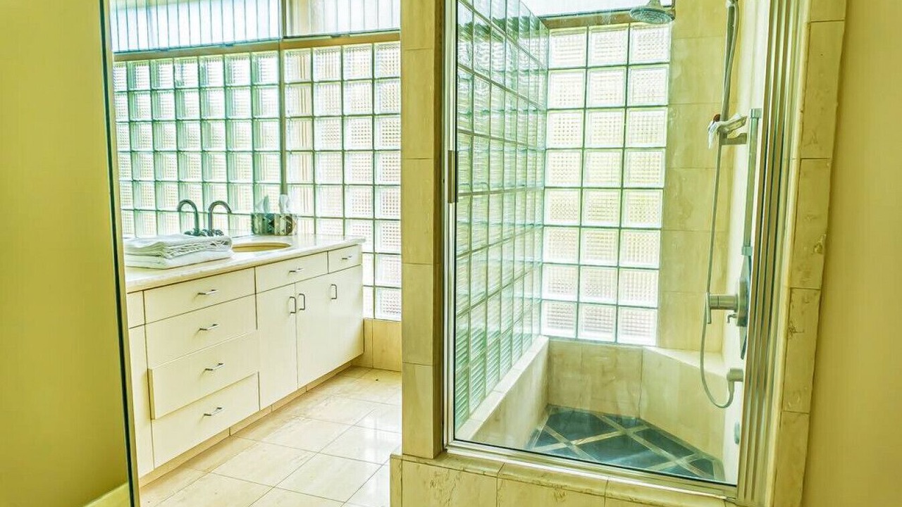 Photo of Bathroom in Kahaluu-Keauhou