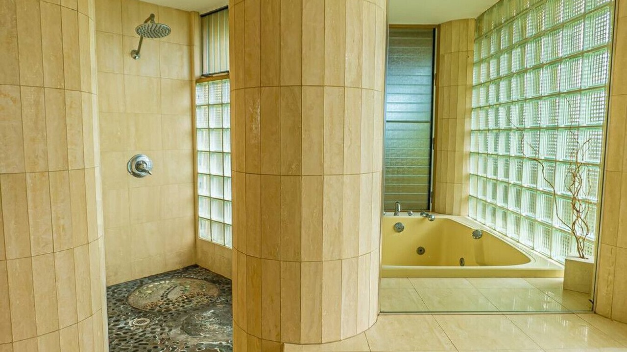 Photo of Bathroom in Kahaluu-Keauhou